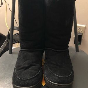 Size 10 black Bearpaw boots